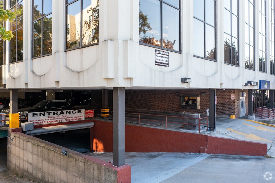 More Photos Of 98 Cuttermill Rd, Great Neck Office For Lease