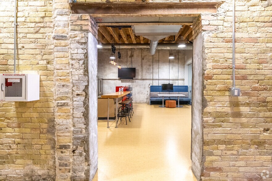 More Photos Of 301-315 N Broadway, Milwaukee Office For Lease