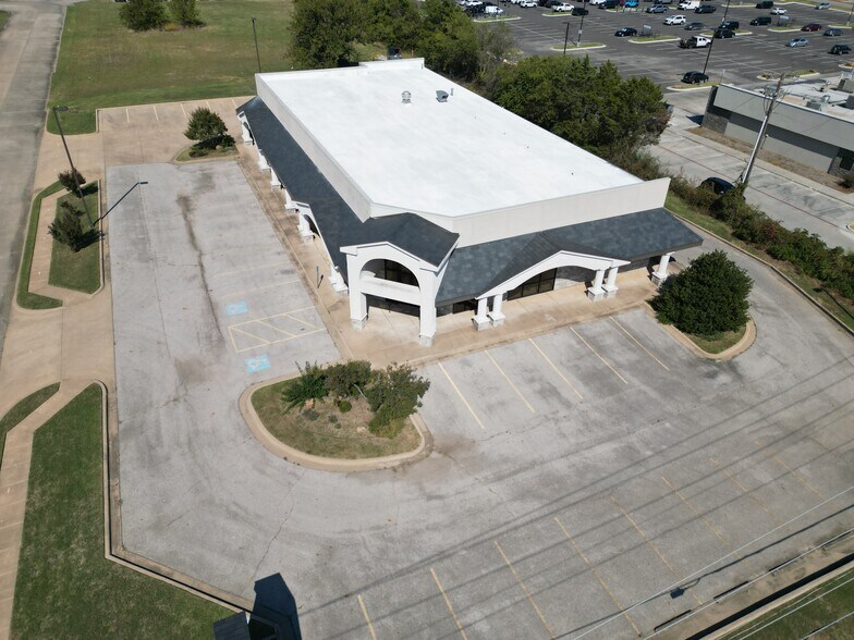 More Photos Of 1202 Brookview Dr, Ardmore Storefront Retail Office For Sale