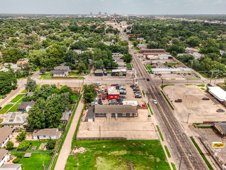 More Photos Of 2013 S Broadway St, Wichita Auto Dealership For Sale