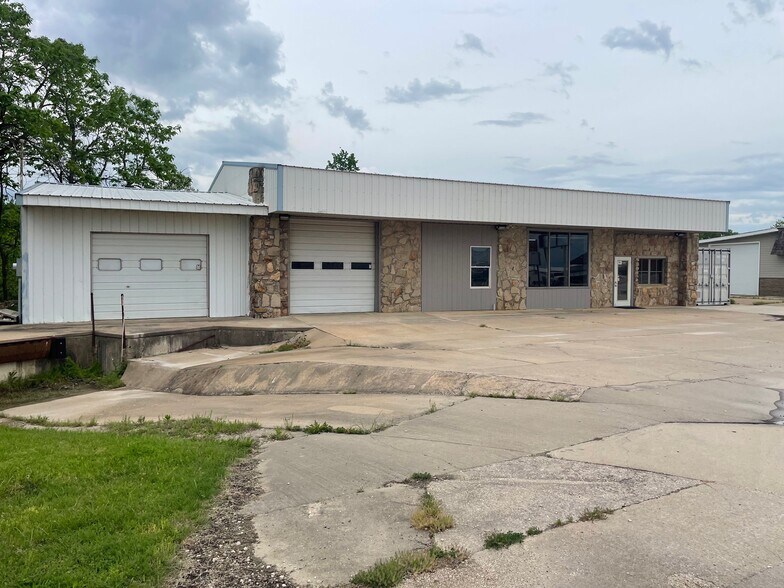 More Photos Of 422 State Highway 42, Osage Beach Storefront For Lease