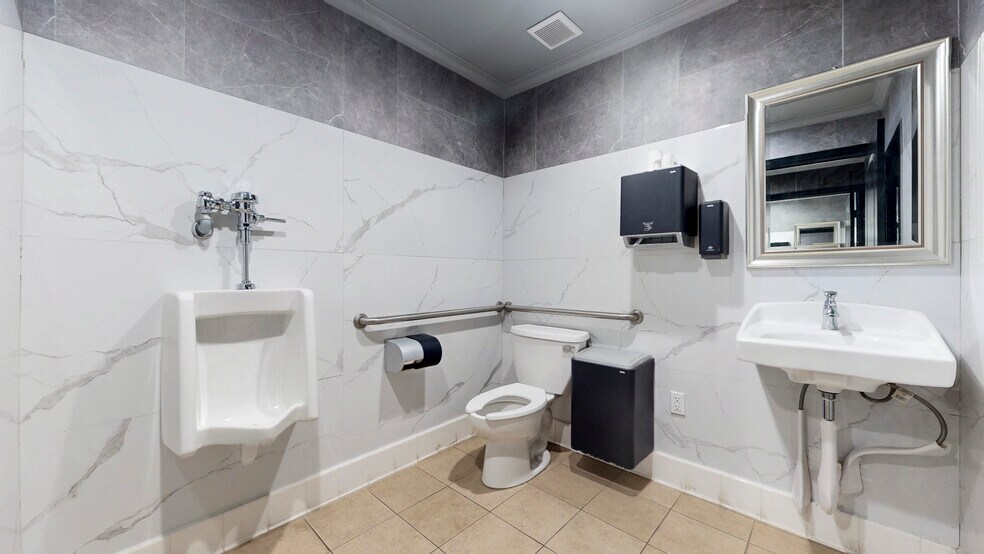 More Photos Of 6500 Foothill Blvd, Tujunga Restaurant For Sale