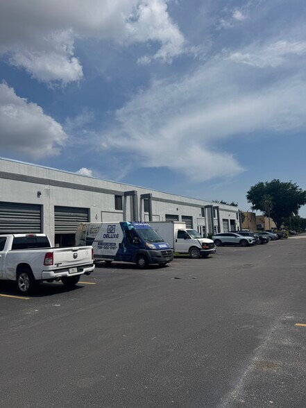 More Photos Of 2495 W 80th St, Hialeah Warehouse For Lease
