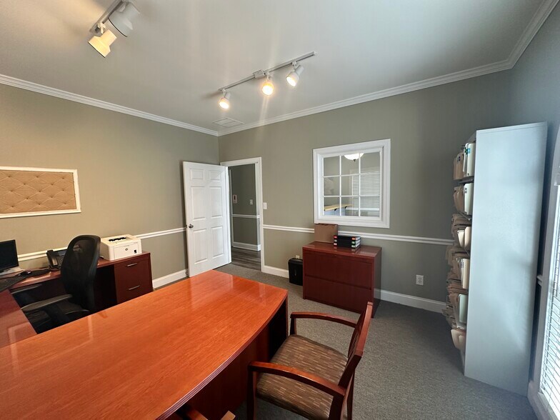 More Photos Of 106 Pilgrim Village Dr, Cumming Office For Sale