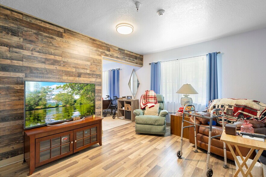 More Photos Of 579 Johnson Lake Rd, De Leon Springs Assisted Living For Sale