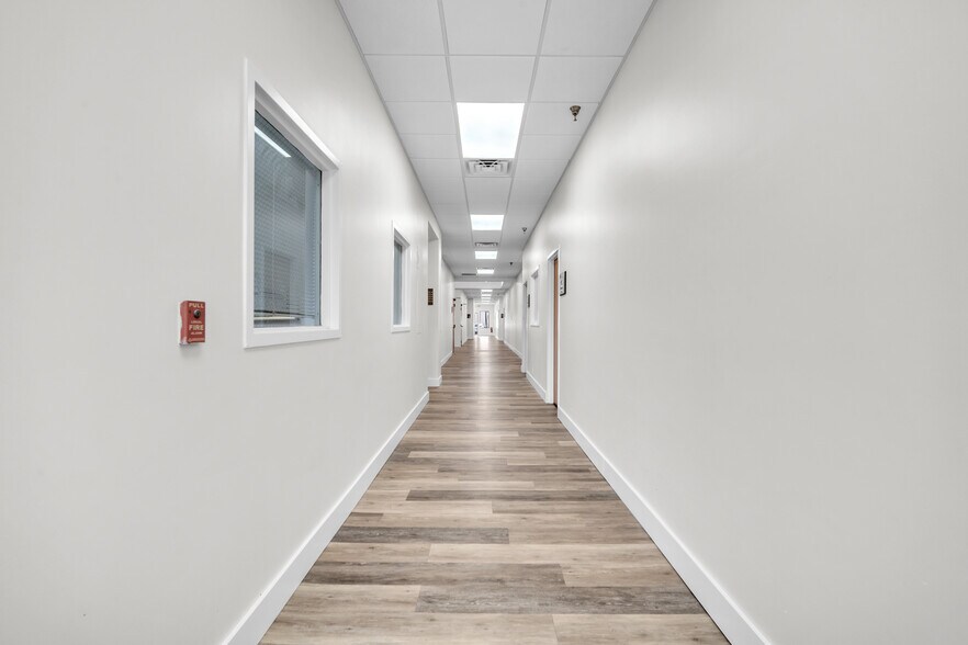 More Photos Of 1700 N Dixie Hwy, Boca Raton Office For Lease