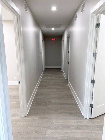 More Photos Of 140 E Professional Park Ct, Bowling Green Office For Sale