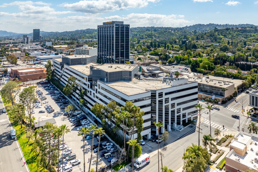 More Photos Of 15821 Ventura Blvd, Encino Office For Lease