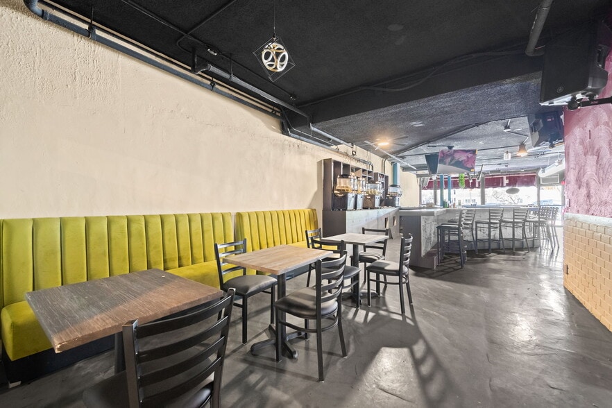 More Photos Of 2731-2739 E Oakland Park Blvd, Fort Lauderdale Storefront Retail Office For Lease