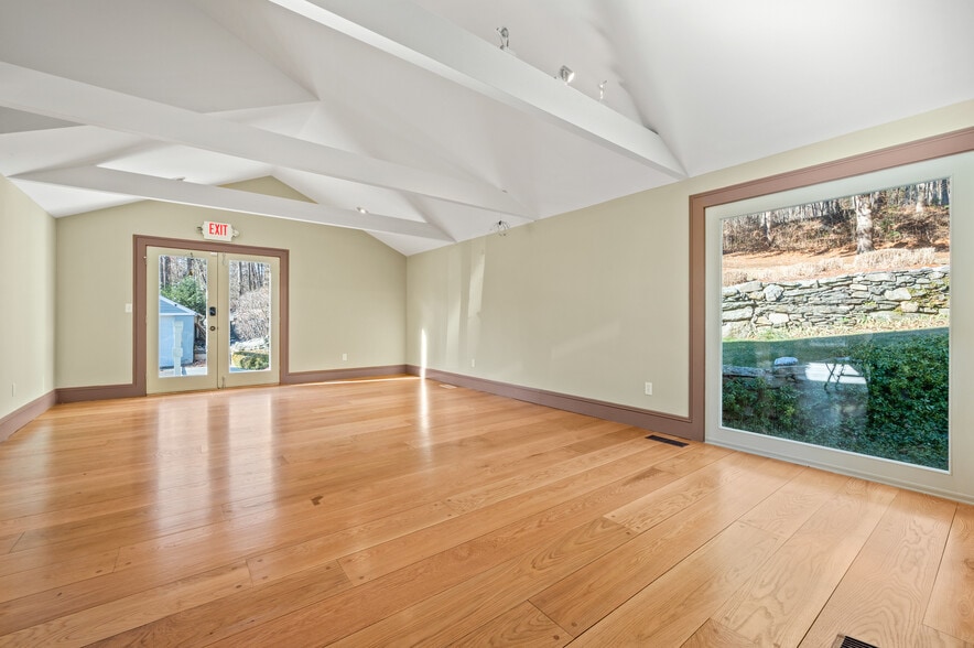 More Photos Of 262 New Milford Tpke, New Preston Marble Dale Storefront Retail Residential For Sale