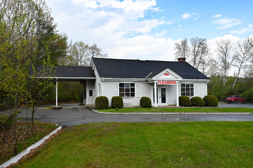 More Photos Of 650 Portsmouth Ave, Greenland Freestanding For Sale