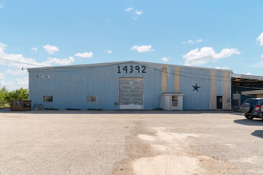 More Photos Of 14392 W Expressway 83, Harlingen Manufacturing For Lease