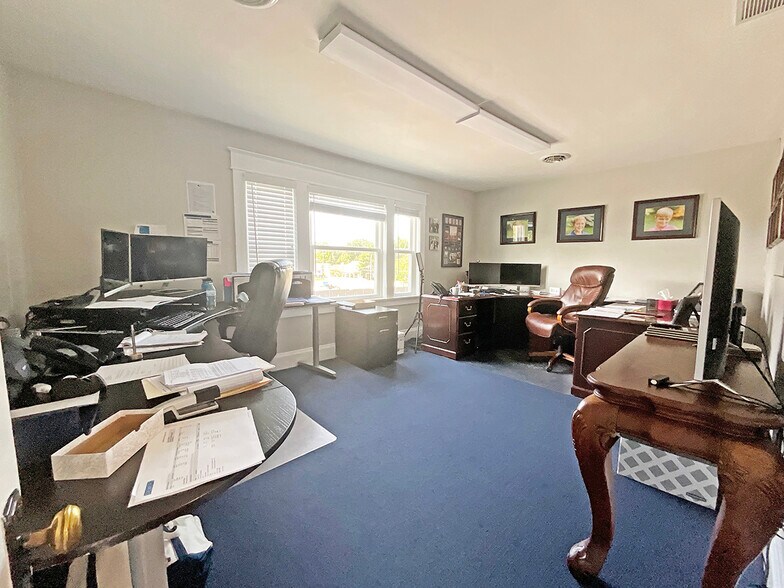 More Photos Of 1216 S Broadway, Lexington Office For Lease