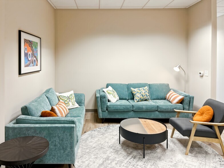 More Photos Of 300 E University Ave, Gainesville Coworking Space