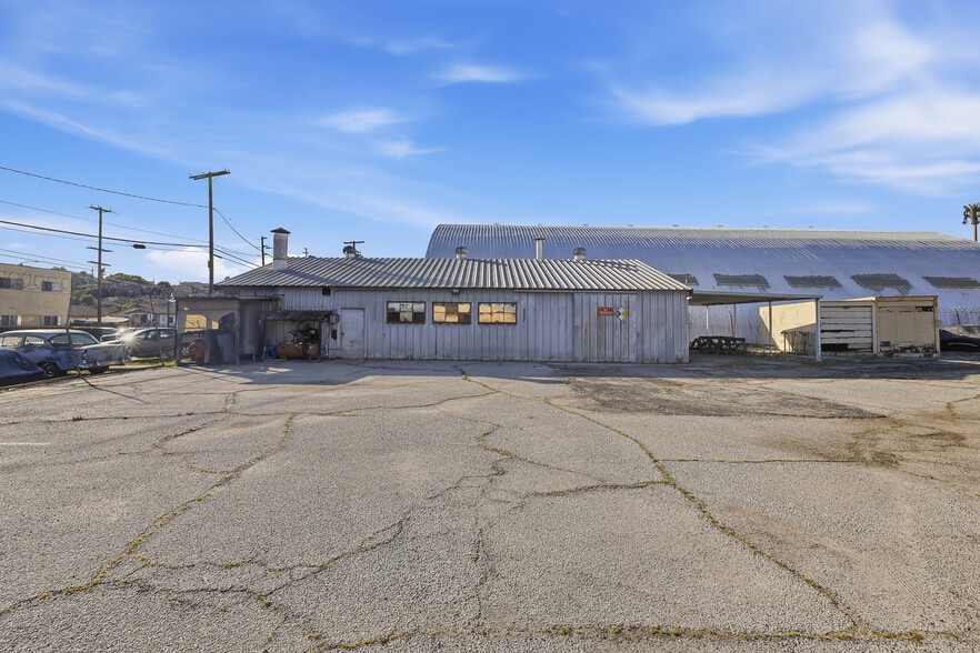 More Photos Of 1705 N Indiana St, Los Angeles Manufacturing For Lease