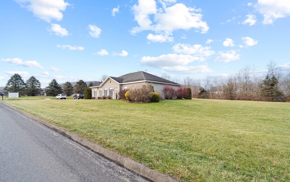 More Photos Of 900 Leonard St, Clearfield Office For Lease