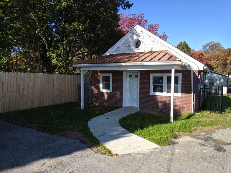 Primary Photo Of 68 Watkin Ave, Chadds Ford Storefront Retail Office For Lease