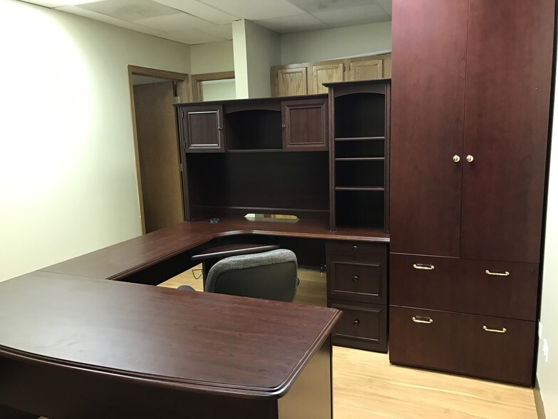More Photos Of 5455 W Grand Ave, Gurnee Office For Lease