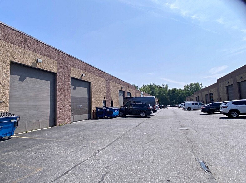More Photos Of 10 Draper St, Woburn Warehouse For Lease
