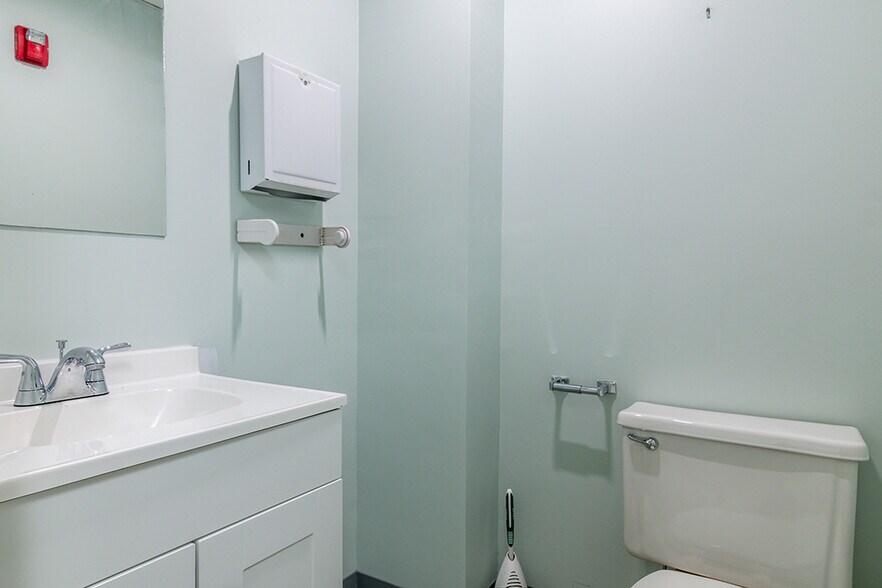 More Photos Of 400 Massasoit Ave, East Providence Medical For Sale