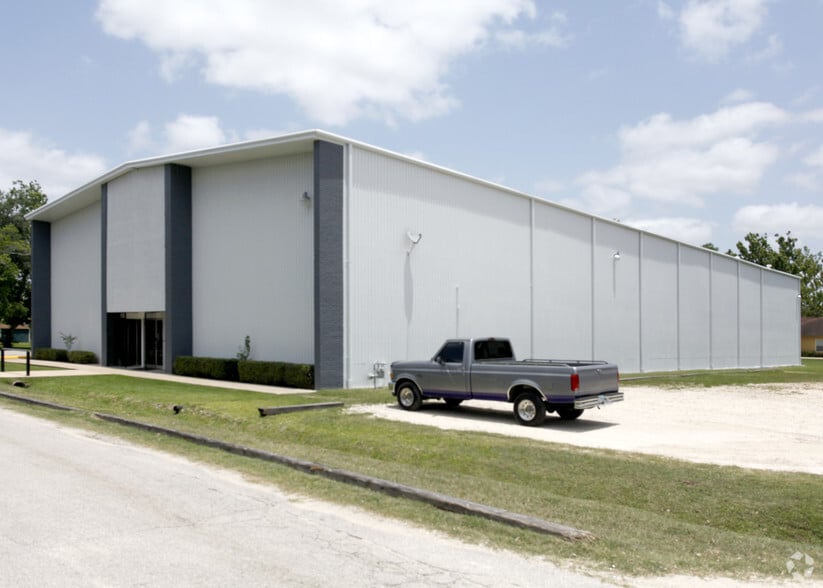 More Photos Of 9201 Wingtip Dr, Houston Warehouse For Sale