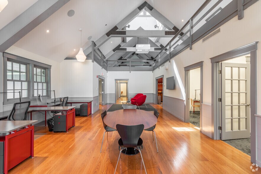 More Photos Of 27 Cannon Rd, Wilton Office For Lease