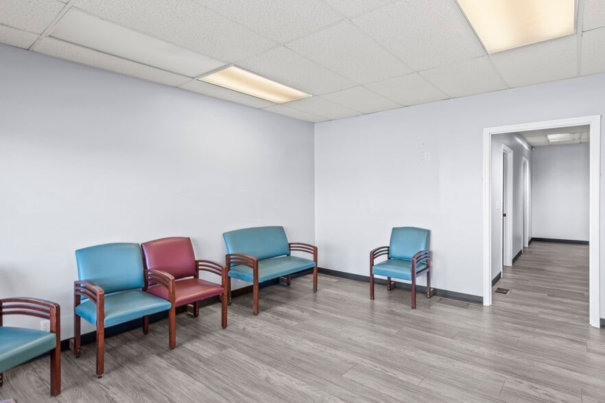 More Photos Of 2910 Reynolda Rd, Winston-Salem Office For Sale