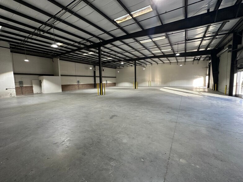More Photos Of 327 E Oak St, Santa Maria Manufacturing For Lease