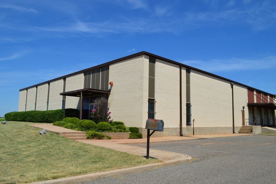 Primary Photo Of 3324 N I-35 Service Rd, Oklahoma City Distribution For Sale