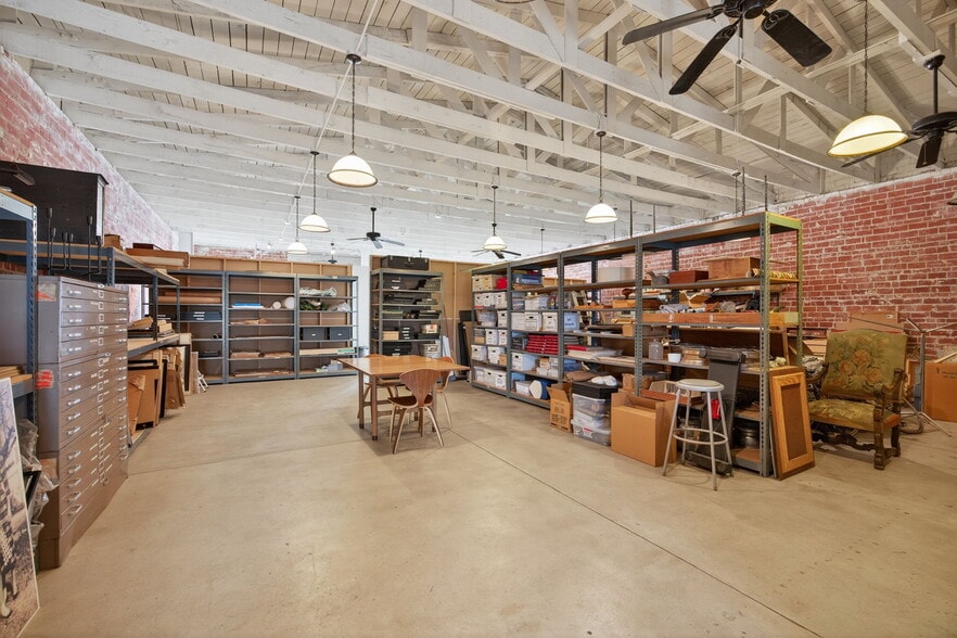 More Photos Of 141 Davis St, Santa Paula Storefront For Sale