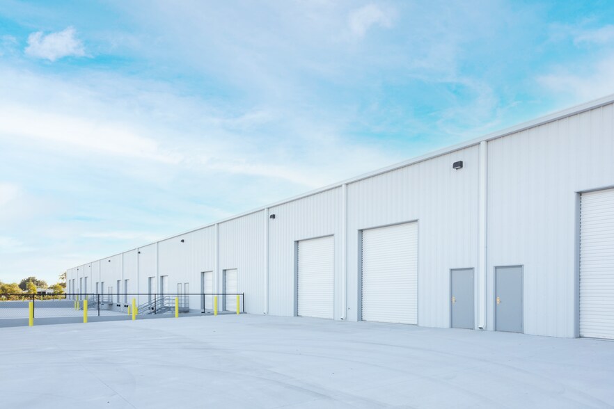 More Photos Of 28261 Woodlawn Dr, Punta Gorda Warehouse For Lease