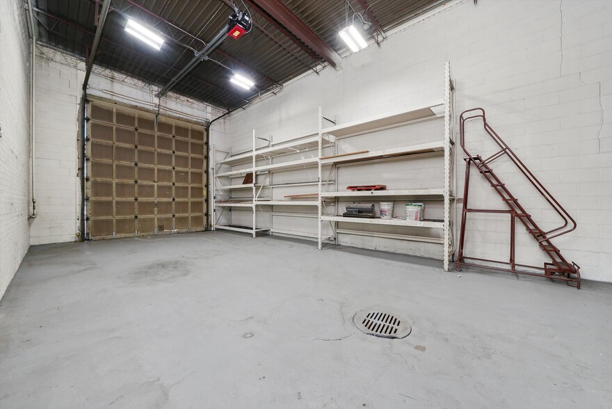 More Photos Of 4135 W 123rd St, Alsip Warehouse For Lease