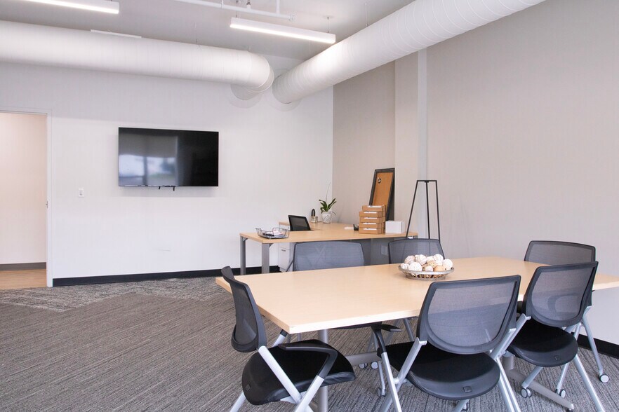 More Photos Of 27 S Squirrel Rd, Auburn Hills Coworking Space