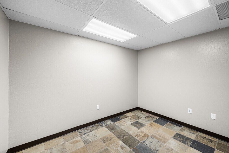 More Photos Of 2017 Lee Dr, Baytown Industrial For Lease