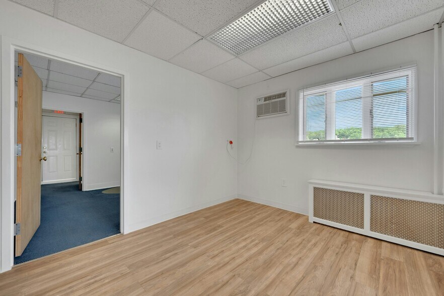 More Photos Of 5 Montague St, Yonkers Office For Lease