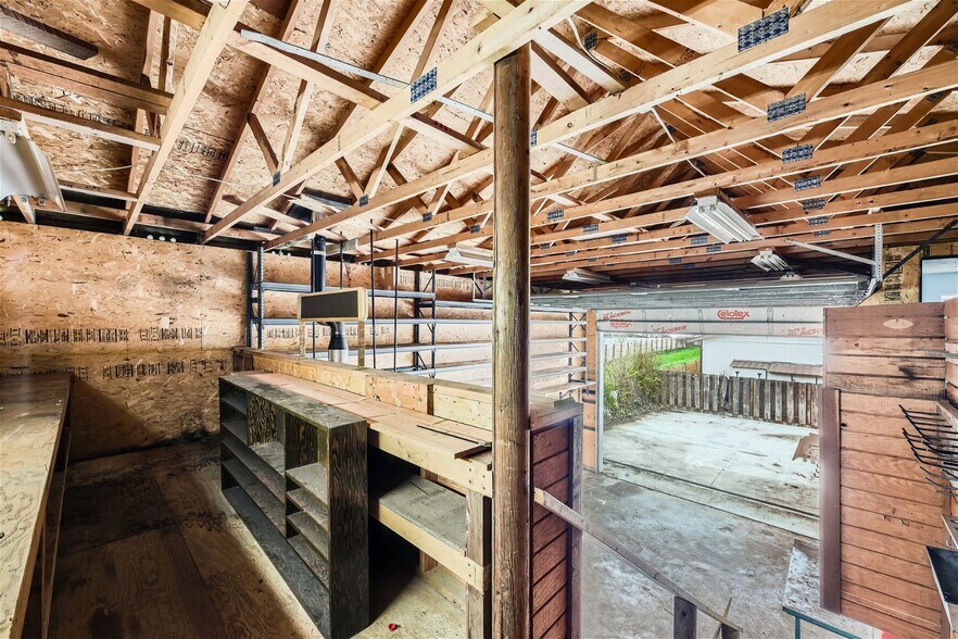 More Photos Of 11963 160th - Garage st, Renton Service For Lease