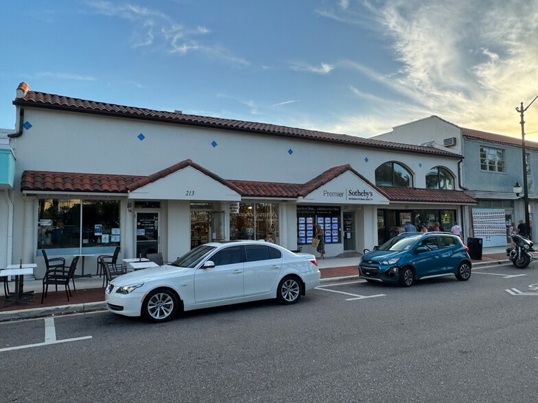 More Photos Of 213 W Venice Ave, Venice Storefront For Lease