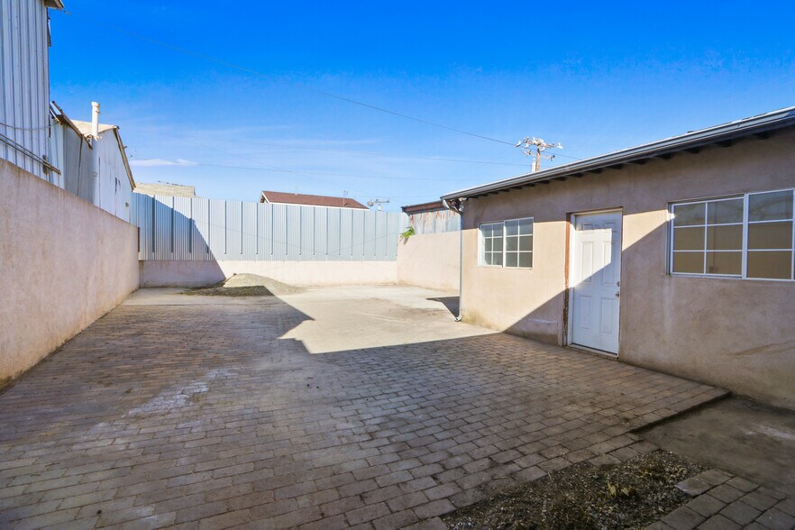 More Photos Of 4641 Telegraph Rd, Los Angeles Manufacturing For Sale