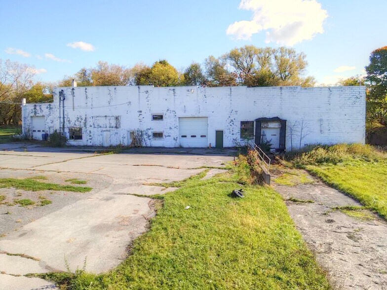 More Photos Of 142 Middle St, Geneva Warehouse For Sale