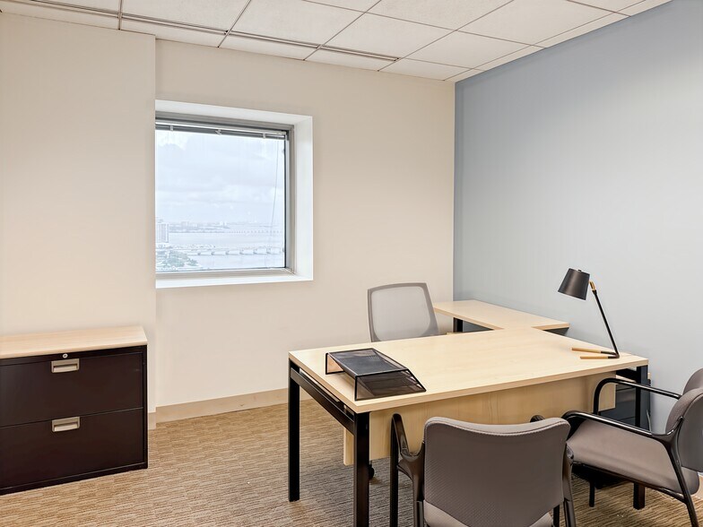 More Photos Of 201 S Biscayne Blvd, Miami Coworking Space
