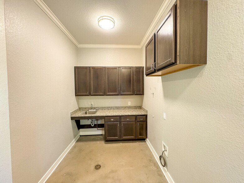 More Photos Of 201 N Heatherwilde Blvd, Pflugerville Unknown For Lease