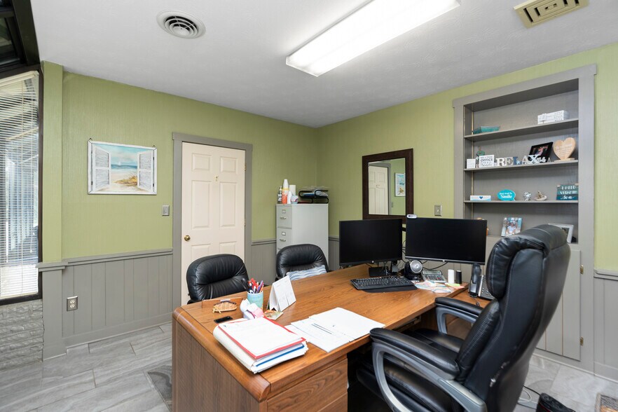 More Photos Of 829 Greenville Ave, Staunton Office For Sale