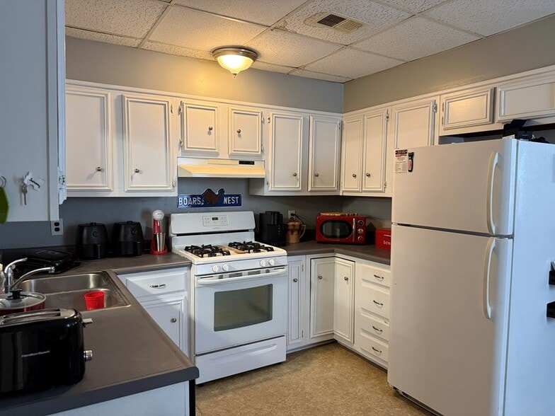 More Photos Of 346 N Main St, New Martinsville General Retail For Sale