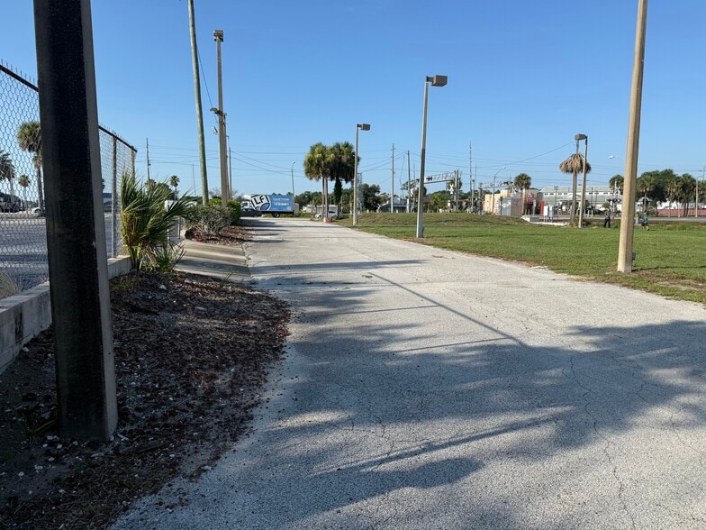 More Photos Of 209 S Cocoa Blvd, Cocoa Fast Food For Lease