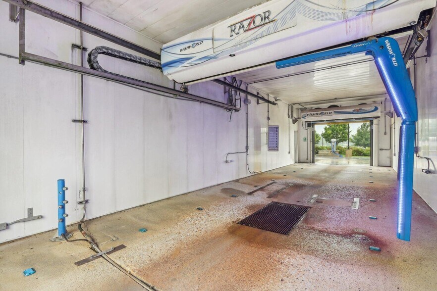 More Photos Of 14967 W National Ave, New Berlin Carwash For Sale