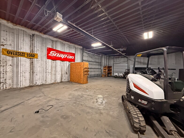 More Photos Of 10980 NE Hubbell Rd, Maxwell Industrial For Sale