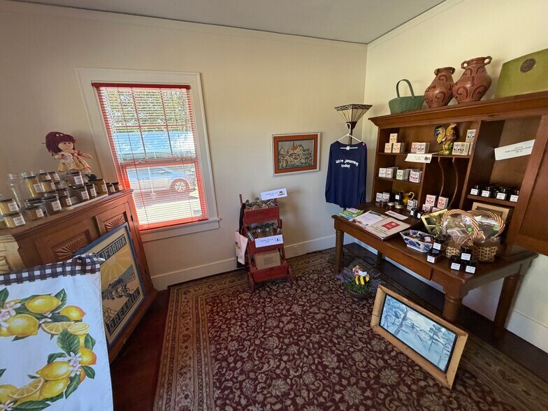 More Photos Of 720 E Washington St, Petaluma Office For Sale