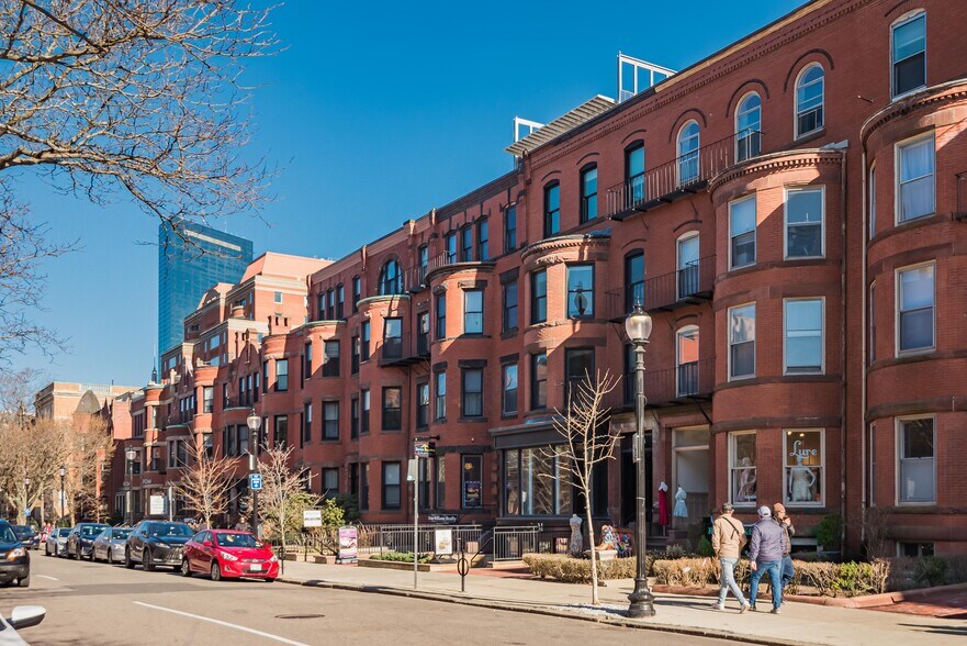 More Photos Of 298-300 Newbury St, Boston Schools For Sale