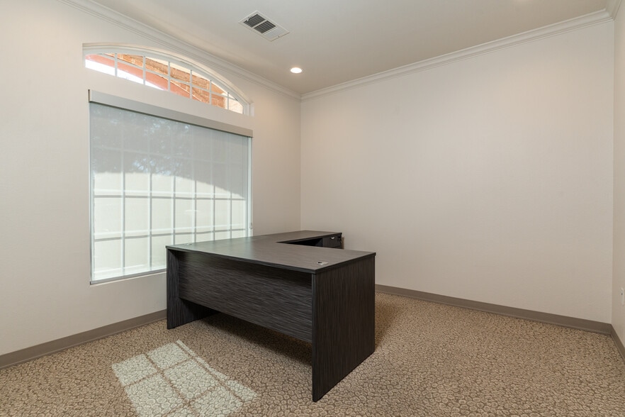 More Photos Of 6220 Campbell Rd, Dallas Medical For Lease