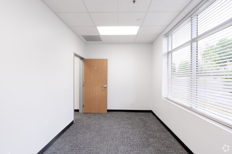 More Photos Of 7580 Cherry Ave, Fontana Warehouse For Lease